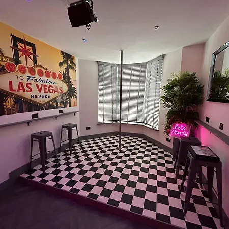 The White House Vegas Suites Blackpool Exterior photo
